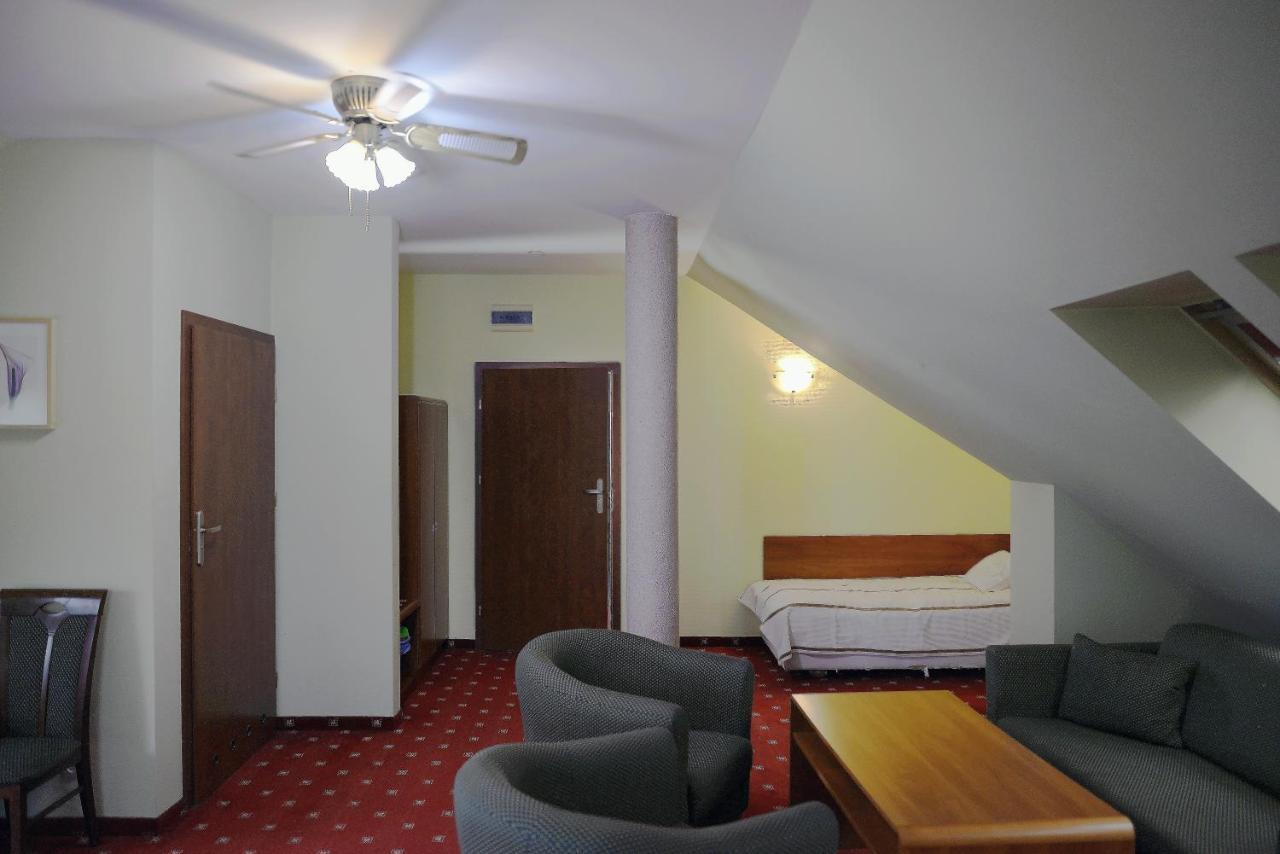 Gosciniec Czarci Mlyn Bed & Breakfast Bedzin Exterior photo