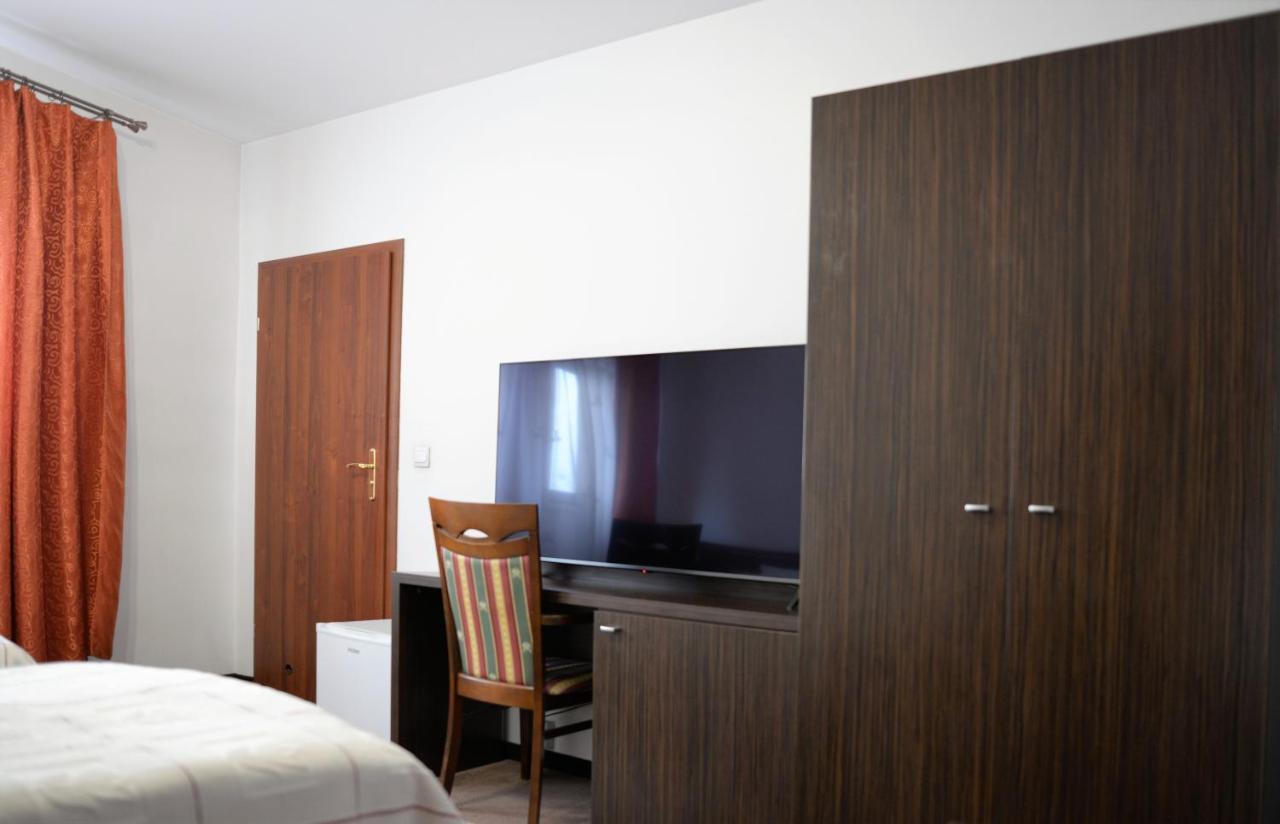 Gosciniec Czarci Mlyn Bed & Breakfast Bedzin Exterior photo