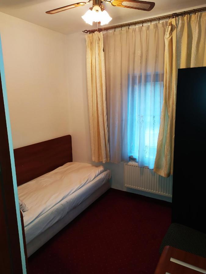 Gosciniec Czarci Mlyn Bed & Breakfast Bedzin Exterior photo